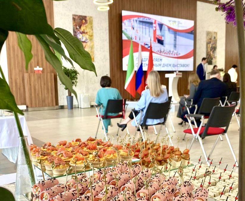 Фуршет на торжественной встрече в Казань Экспо по случаю Международного дня Выставок, май 2024